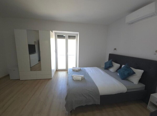 1 bedroom, internet, bed sheets - Rooms Burnum - Triple Room 1 (Vrbnik-Knin)