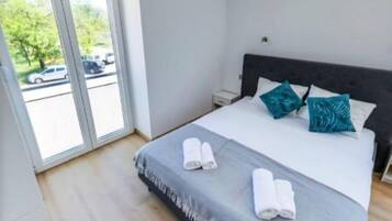 1 bedroom, internet, bed sheets