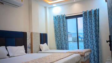 Family Room, City View | Desk, laptop workspace, free WiFi