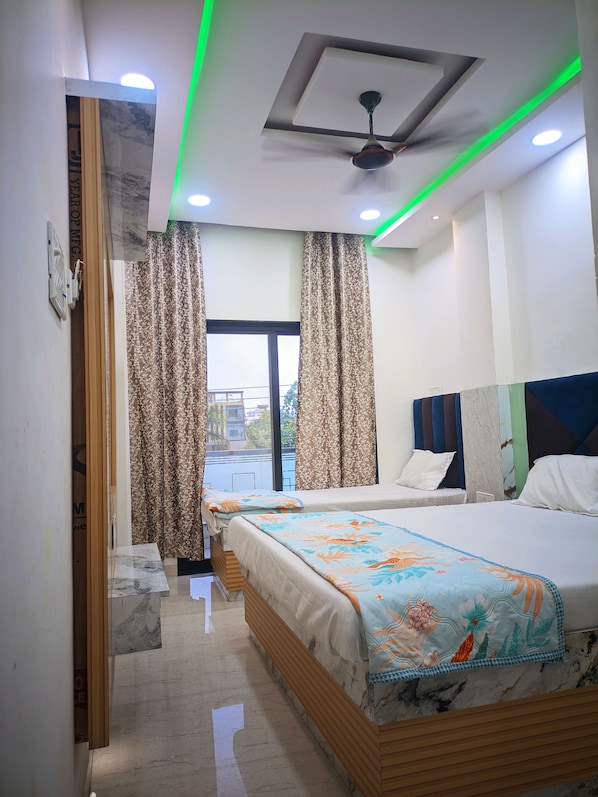 Family Room, City View | Desk, laptop workspace, free WiFi