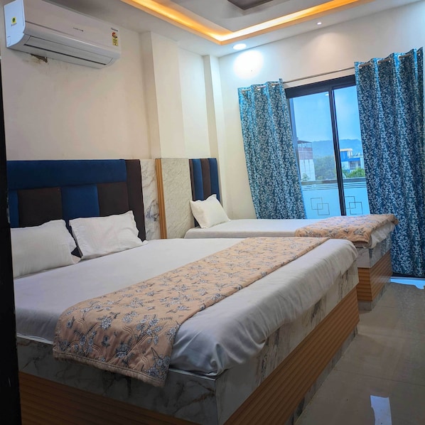 Deluxe Triple Room, City View