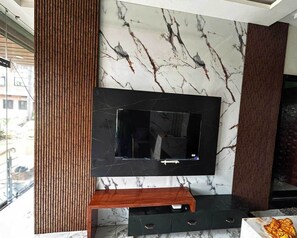 Luxury Studio Suite, City View | Desk, laptop workspace, free WiFi