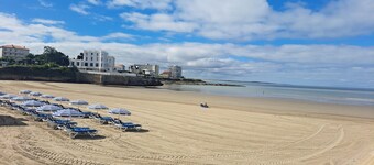 A lot of charm for this house, classified 3*, 7P, swimming pool, wood stove.