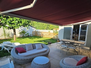 Outdoor dining - A lot of charm for this house, classified 3* by the S'I de Royan, swimming pool (Vaux-sur-Mer)