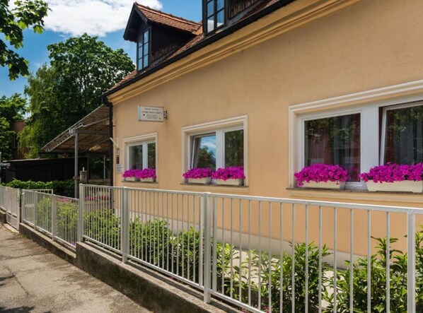Property grounds - Rooms Lidija 17 - Twin Room (6) (Zagreb)