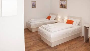1 bedroom, internet, bed sheets
