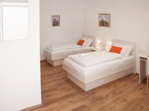 1 bedroom, internet, bed sheets - Rooms Lidija 17 - Twin Room (6) (Zagreb)