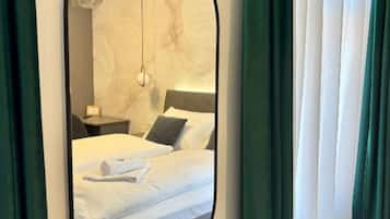 1 bedroom, internet, bed sheets