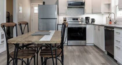 Charming Victoria Suite – 2BR with Outdoor Space