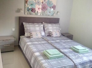 3 bedrooms, iron/ironing board, internet, bed sheets