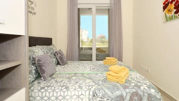 3 dormitorios, tabla de planchar con plancha, Internet y ropa de cama