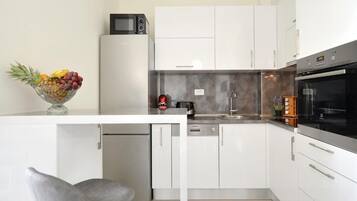 Fridge, microwave, oven, dishwasher