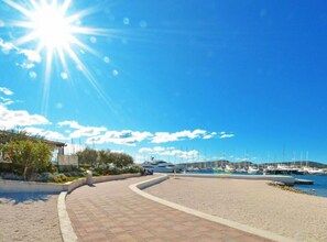 Beach - Apartment Sunshine Trogir - Three Bedroom Apartment with Balcony (Seget Donji)