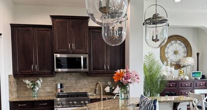 Water Front 2-Story Luxury furnished home in Airdrie! 15min from CalgaryAirport.