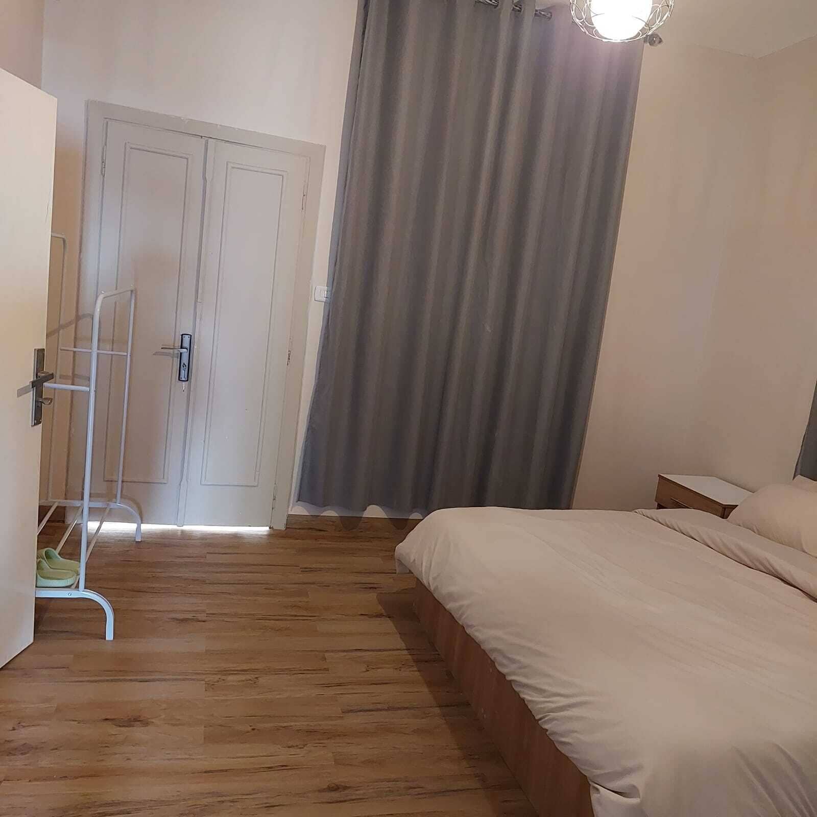 Chambre Double, 1 grand lit, balcon, vue jardin | Wi-Fi gratuit