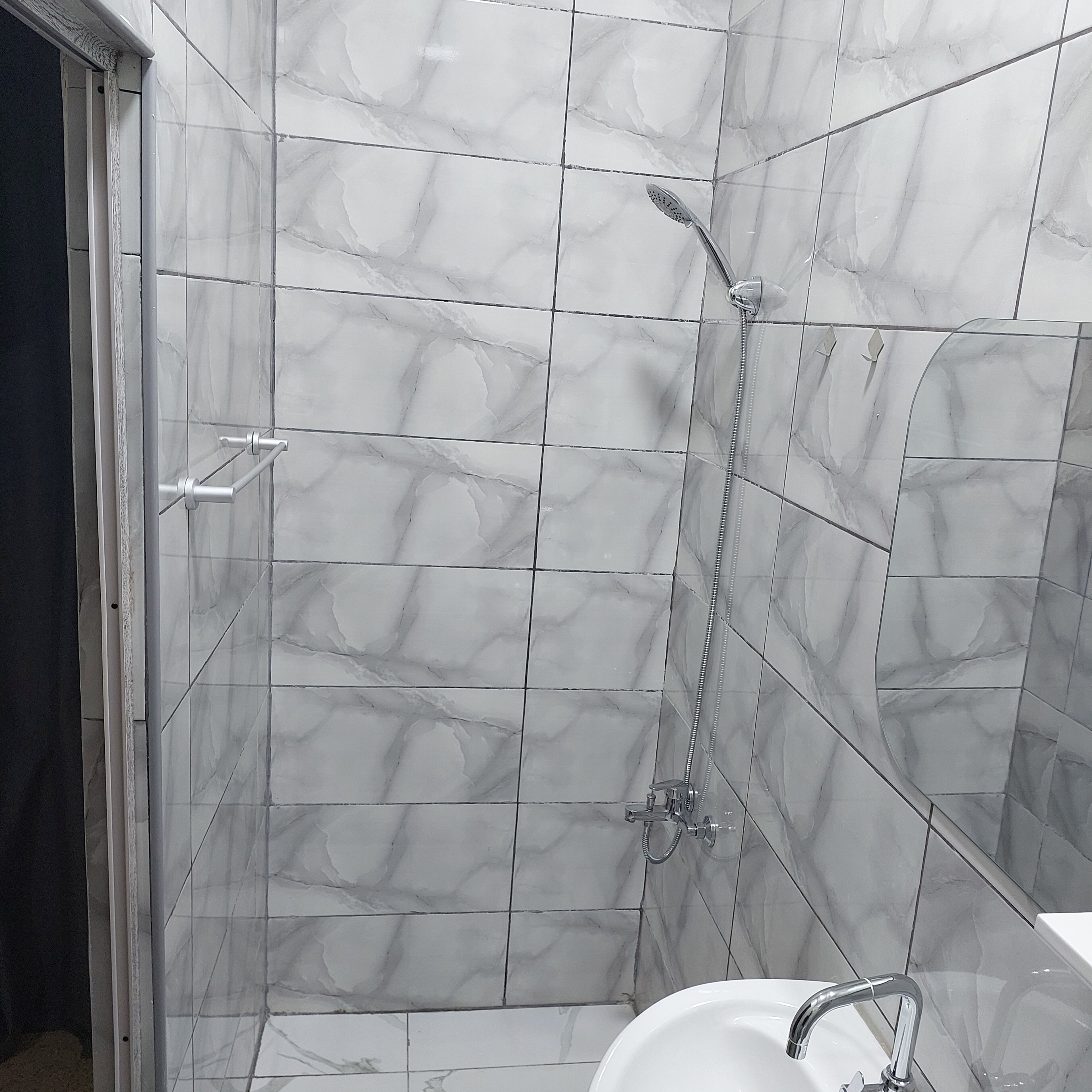 Combined shower/tub, hair dryer, towels, soap