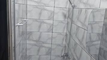 Combined shower/tub, hair dryer, towels, soap