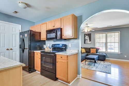< 4 Mi to Dtwn Greensboro: Renovated Home w/ Yard!