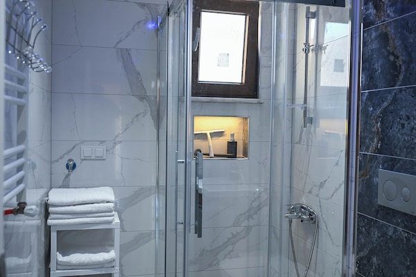 Towels, soap, shampoo, toilet paper