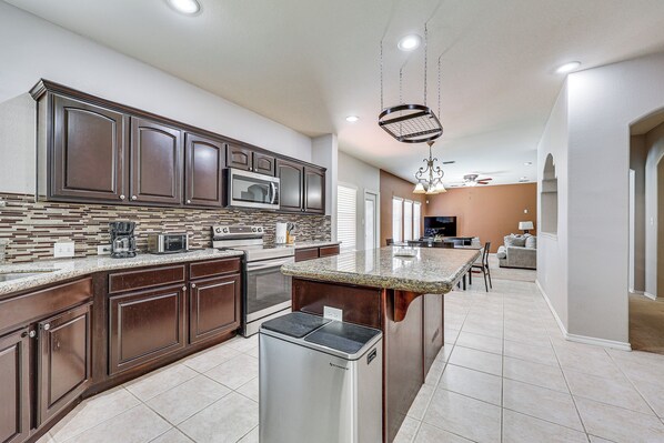 Fridge, microwave, stovetop, dishwasher