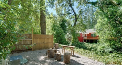 Golf & Hike: Cobb Mountain Cabin in Scenic Forest!