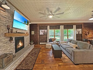 Smart TV, fireplace