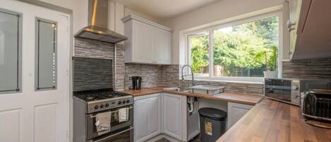 Mikrowelle, Ofen, Herdplatte, Geschirrspüler