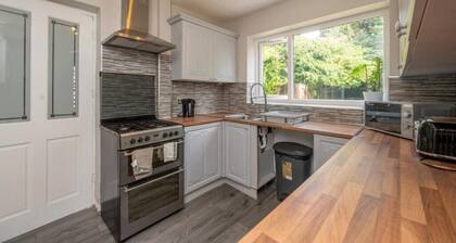 Full House | NEC Free Parking & Netflix Fast Wifi