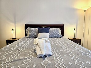 2 室のベッドルーム、アイロン / アイロン台、WiFi (無料)、ベッドシーツ