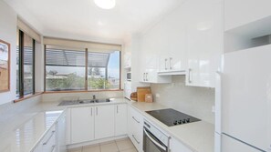 Microwave, oven, stovetop, dishwasher - Namanula 2 - Lifestyle Yamba (YAMBA)