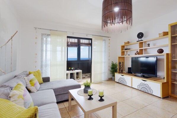 Apartment, Smoking