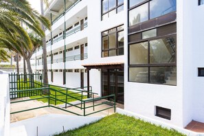 Apartment, Smoking