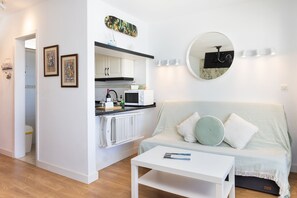 Apartment, Smoking