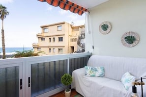 Apartment, Smoking