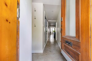 Interior - une retraite de qualité au niveau du jardin en centre-ville (Montréal)