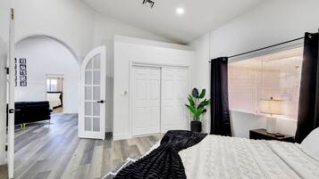 5 bedrooms, iron/ironing board, free WiFi, bed sheets