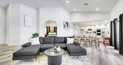 High-End 5 Stars Villa 5BR Private Pickleball!