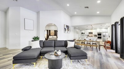 High-End 5 Stars Villa 5BR Private Pickleball!