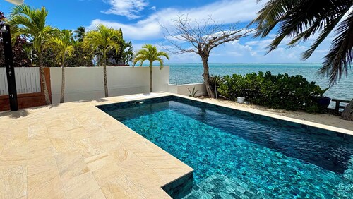 Villa Hereiti by ENJOY VILLAS / 3 bdrm AC /3 bath /private pool and front lagoon