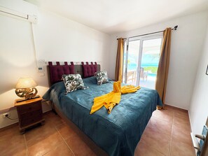 3 bedrooms, iron/ironing board, internet, bed sheets