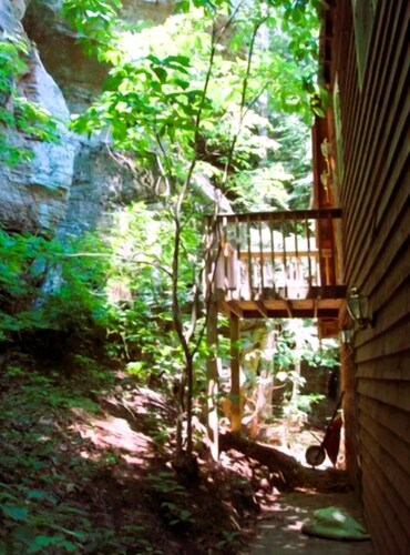 Secluded Cliffside Cabin Near Red River Gorge