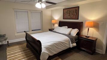 2 dormitorios, tabla de planchar con plancha, cuna de viaje