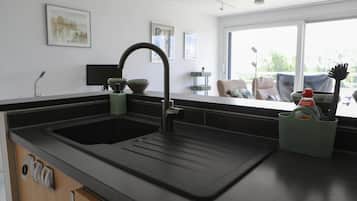 Apartment | 2 bedrooms, desk, Internet