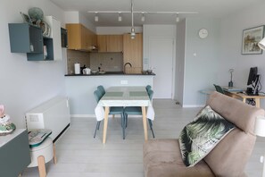 Hus | 2 sovrum, skrivbord och internet