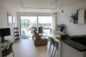 2 habitaciones, escritorio y acceso a internet
