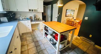Marvelous 4-bedroom house in Burlington by lake