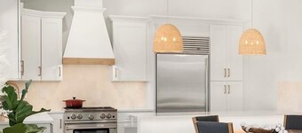 Charming 2-bedroom Modern Guest House 35 minutes to skiing