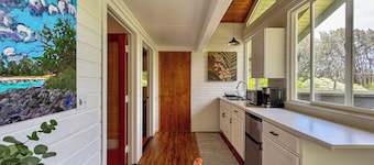 Sun kissed 1-bedroom apartment minutes from Hawi.