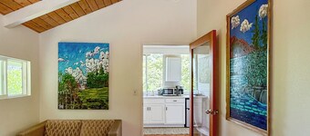 Sun kissed 1-bedroom apartment minutes from Hawi.