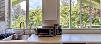 Sun kissed 1-bedroom apartment minutes from Hawi.